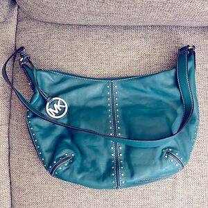 Michael Kors leather bag. Size 16”*11”/43*32cm. Worn only once. Looks new.